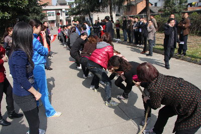 寶業(yè)（集團(tuán)）公司舉行2013年度慶?！叭恕眿D女節(jié)活動(dòng)