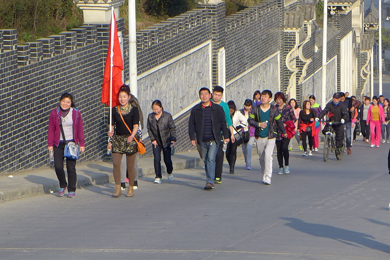 2015年3月8日寶業(yè)集團(tuán)開(kāi)展“香溪洞-吉河徒步踏青活動(dòng)”慶祝三八節(jié)！